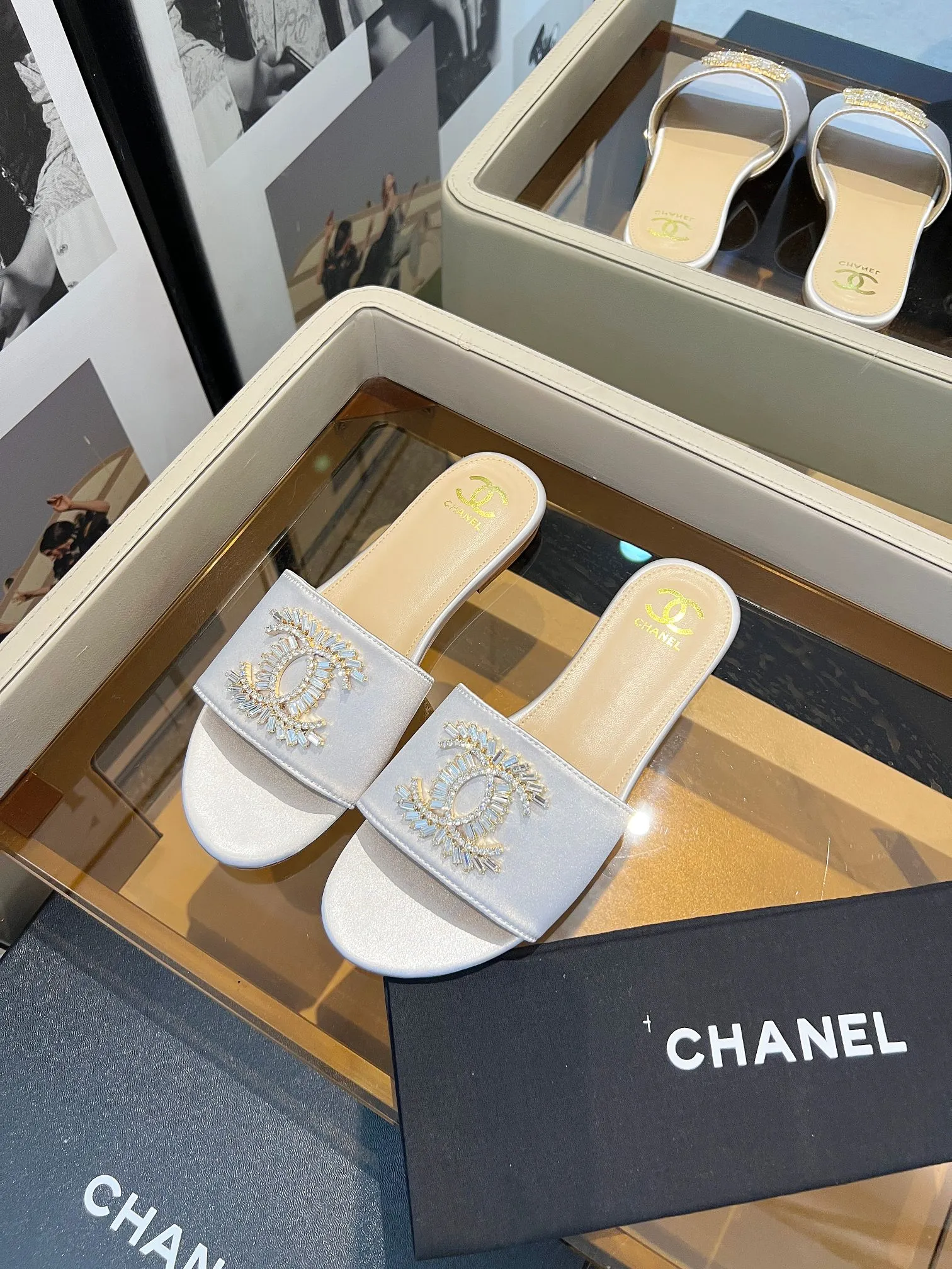 👟👟Ex-factory price 340👟👟 Genuine leather bottom +40 🎉🎉🎉Chanel Xiaoxiang C family sandals series official website synchronization, classic and elegant, casual wear 🌹🌹🌹🌹Original logo~Select imported cowhide and C family custom fabrics, multiple colors for the goddess to choose! ❤️❤️❤️❤️ Code number: 36~40 (customized 35 41 42 43 44 cannot be returned or exchanged)